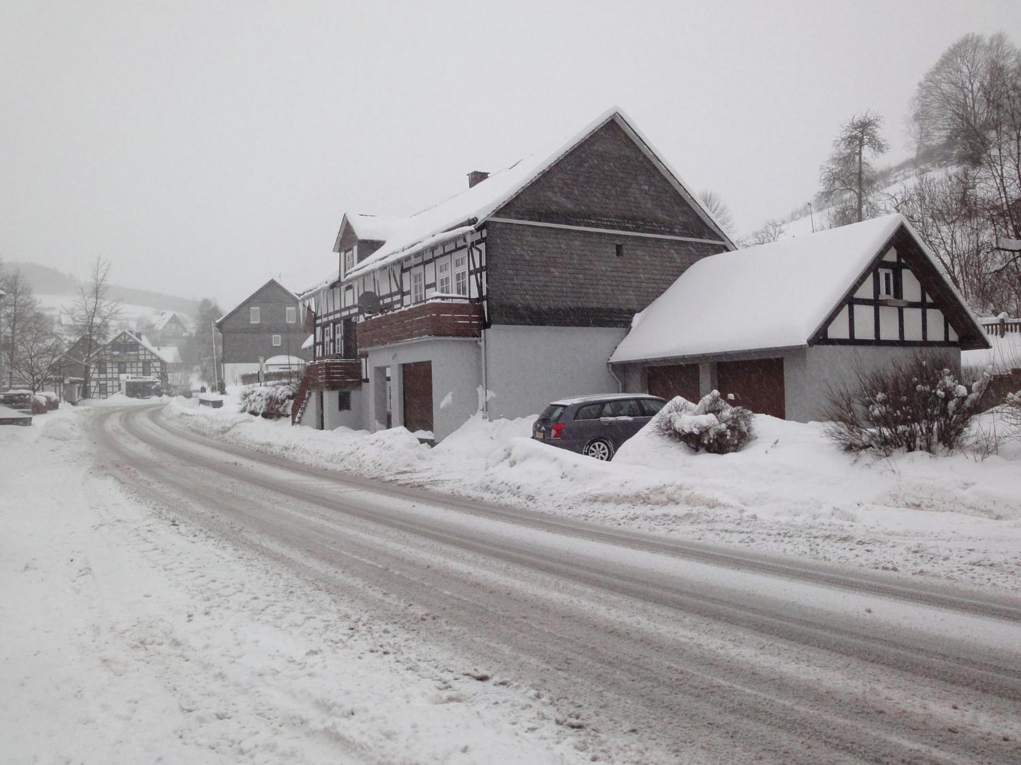 Cozy Holiday Home With Wifi In Hochsauerland Elpe 외부 사진